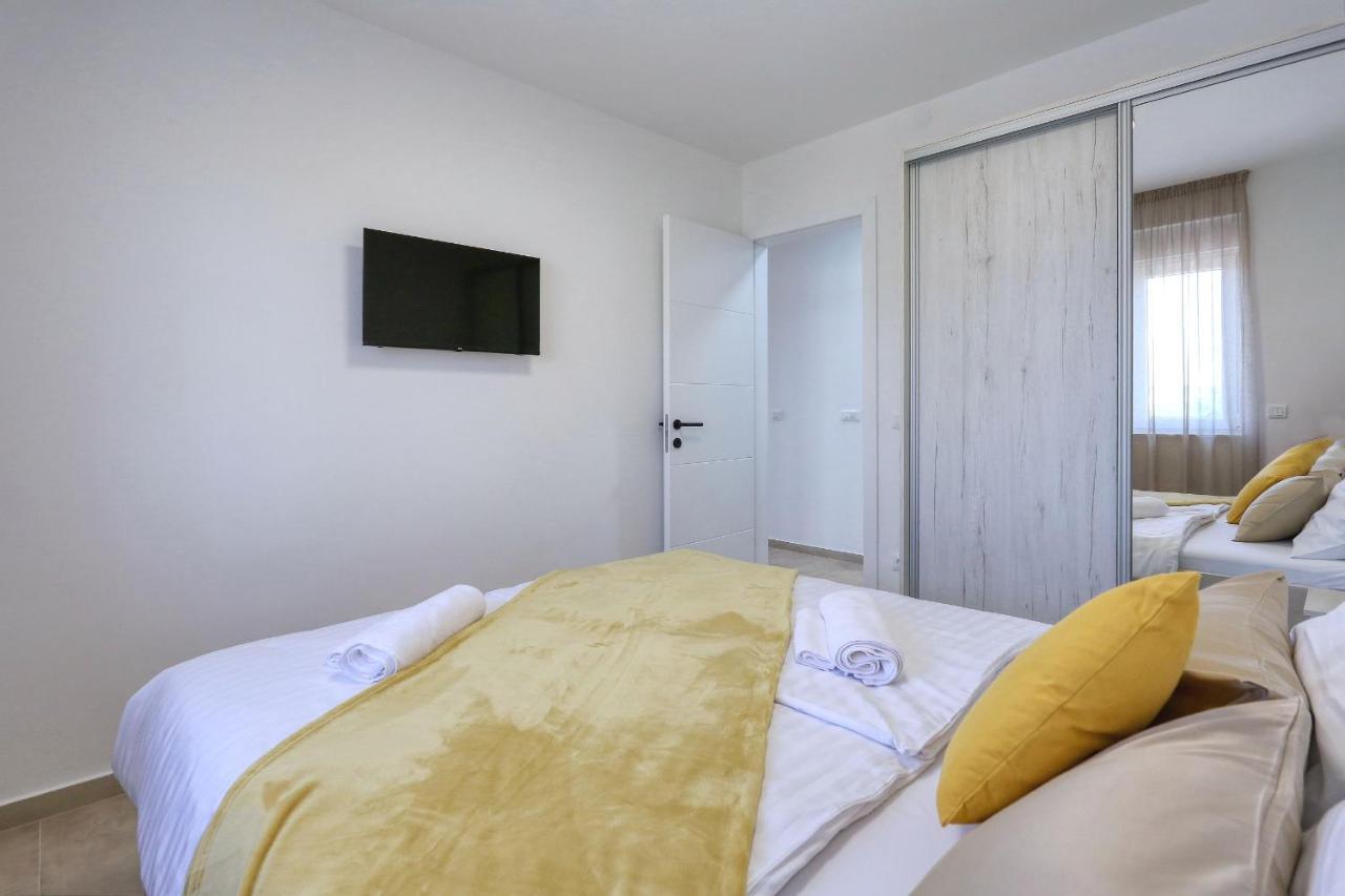 Apartments Bonaca With Jacuzzi 프리블라카 외부 사진
